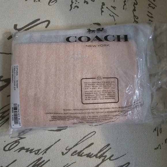 COACH Zip Wristlet In Faded Blush NWT - Picture 2 of 12